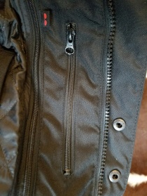 Main zipper with double flaps